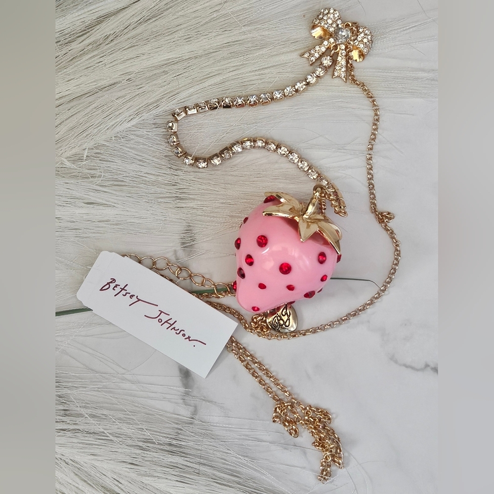 Betsey Johnson nwt rhinestone 🍓 strawberry pendant necklace pink red gold Bow F